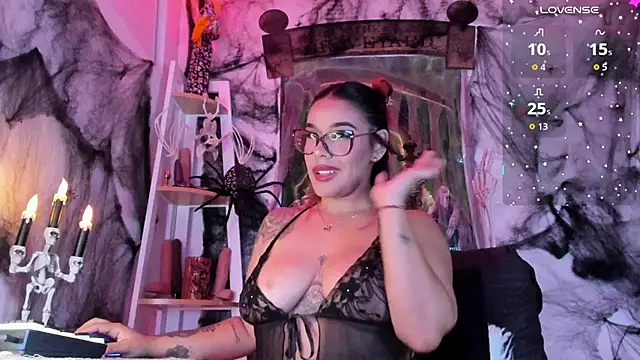 Snapshot of andrea_lopezz_ chatting on 10-21-25, 02:45 andrea lopezz online show from 10-21-25, 02:45