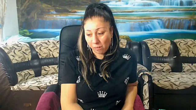 MoistMady online show from 11-21-25, 06:56