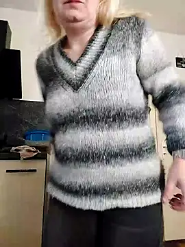 Snapshot of GeileEstelle chatting on 12-15-24, 12:17 GeileEstelle online show from 12-15-24, 12:17