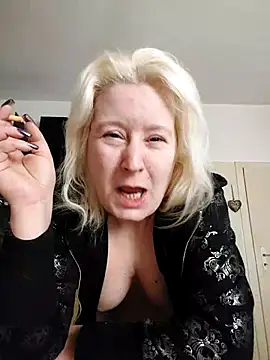 Snapshot of GeileEstelle chatting on 02-22-25, 05:55 GeileEstelle online show from 02-22-25, 05:55