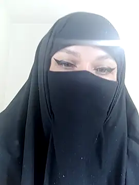 evelyn  salah online show from 10-14-25, 04:08