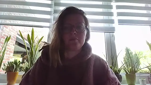 LiquidLeonie online show from 04-27-26, 03:54