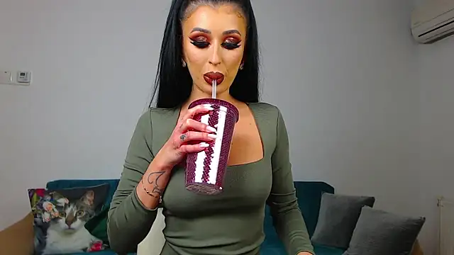 Snapshot of SaraDaisy chatting on 02-28-25, 08:18 SaraDaisy online show from 02-28-25, 08:18