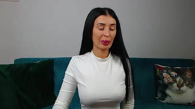 Snapshot of SaraDaisy chatting on 10-04-25, 05:22 SaraDaisy online show from 10-04-25, 05:22