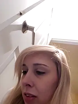 AmethystFoxx online show from 12-21-25, 10:50