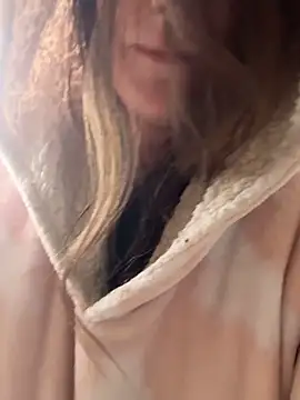 Mini And The Bear online show from 02-18-26, 07:43