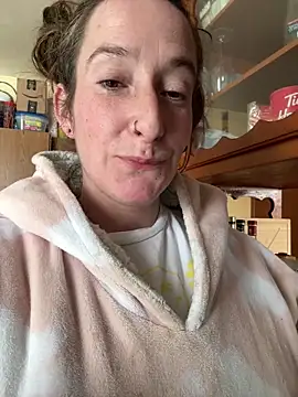 Mini And The Bear online show from 02-26-26, 04:06