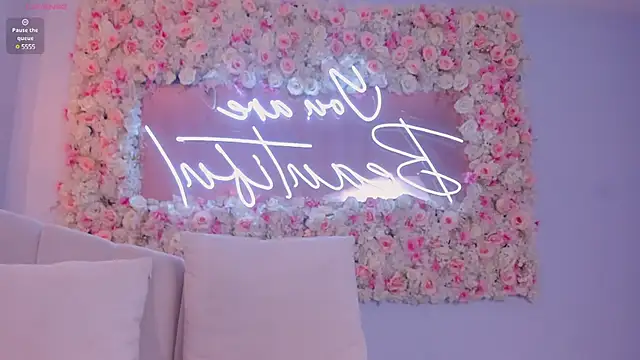 Snapshot of NaomiSainz chatting on 02-18-25, 05:53 NaomiSainz online show from 02-18-25, 05:53