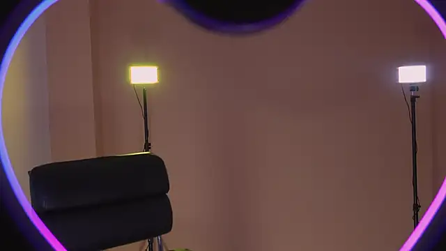 Snapshot of NaomiSainz chatting on 03-11-25, 06:52 NaomiSainz online show from 03-11-25, 06:52