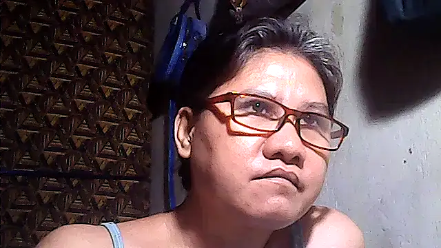 Snapshot of sweetsosie18 chatting on 04-20-26, 06:31 sweetsosie18 online show from 04-20-26, 06:31