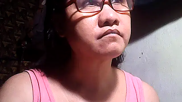 Snapshot of sweetsosie18 chatting on 04-23-26, 12:29 sweetsosie18 online show from 04-23-26, 12:29