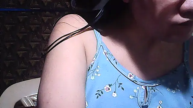 Snapshot of sweetsosie18 chatting on 04-25-26, 01:03 sweetsosie18 online show from 04-25-26, 01:03