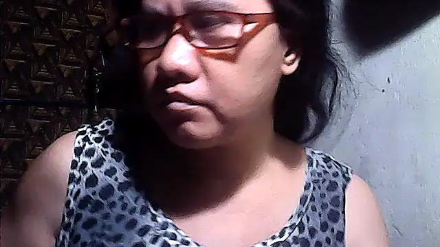 Snapshot of sweetsosie18 chatting on 04-28-26, 02:27 sweetsosie18 online show from 04-28-26, 02:27