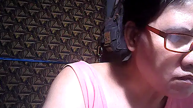 Snapshot of sweetsosie18 chatting on 04-29-26, 05:30 sweetsosie18 online show from 04-29-26, 05:30