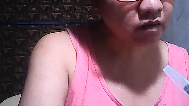 Snapshot of sweetsosie18 chatting on 04-30-26, 06:25 sweetsosie18 online show from 04-30-26, 06:25