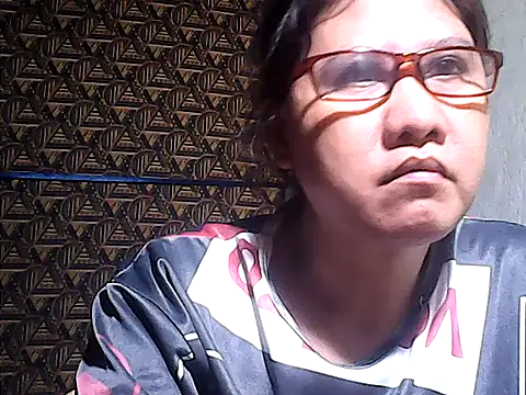 Snapshot of sweetsosie18 chatting on 05-06-26, 05:03 sweetsosie18 online show from 05-06-26, 05:03