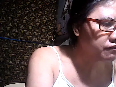 Snapshot of sweetsosie18 chatting on 05-06-26, 05:29 sweetsosie18 online show from 05-06-26, 05:29