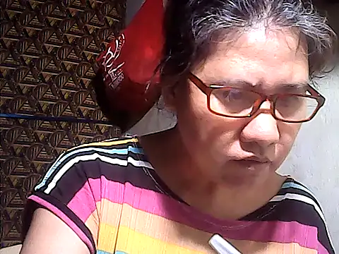 Snapshot of sweetsosie18 chatting on 05-17-26, 04:54 sweetsosie18 online show from 05-17-26, 04:54