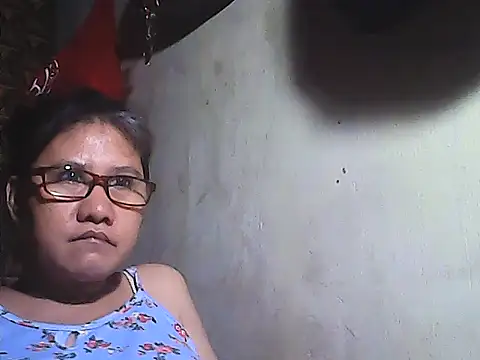Snapshot of sweetsosie18 chatting on 05-18-26, 04:07 sweetsosie18 online show from 05-18-26, 04:07