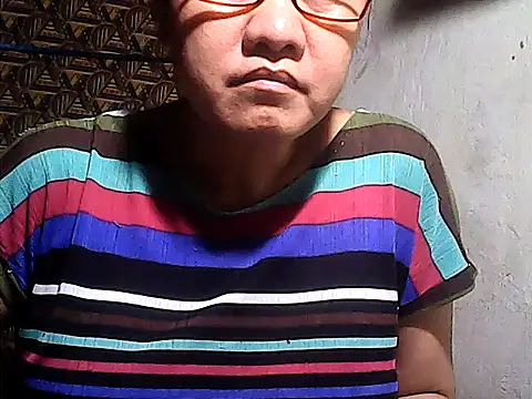 Snapshot of sweetsosie18 chatting on 05-21-26, 04:08 sweetsosie18 online show from 05-21-26, 04:08