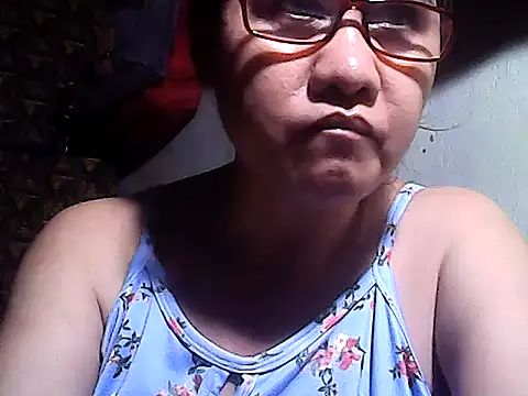 Snapshot of sweetsosie18 chatting on 05-22-26, 04:19 sweetsosie18 online show from 05-22-26, 04:19