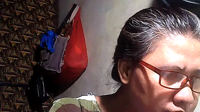 Snapshot of sweetsosie18 chatting on 05-28-26, 12:24 sweetsosie18 online show from 05-28-26, 12:24