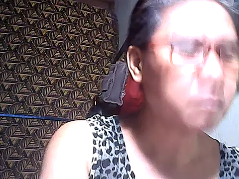 Snapshot of sweetsosie18 chatting on 05-31-26, 04:14 sweetsosie18 online show from 05-31-26, 04:14