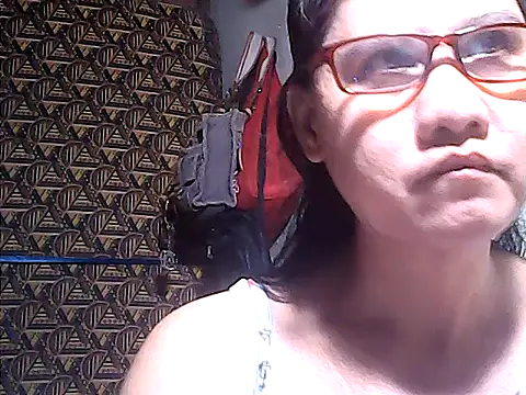 Snapshot of sweetsosie18 chatting on 06-08-26, 05:08 sweetsosie18 online show from 06-08-26, 05:08