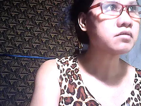 Snapshot of sweetsosie18 chatting on 06-11-26, 01:49 sweetsosie18 online show from 06-11-26, 01:49