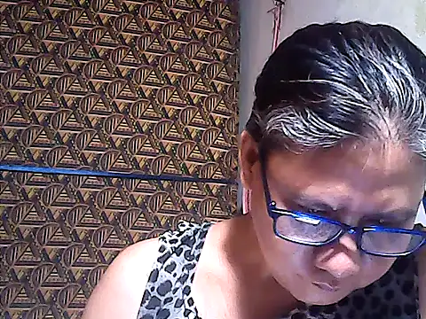 Snapshot of sweetsosie18 chatting on 07-01-26, 05:31 sweetsosie18 online show from 07-01-26, 05:31