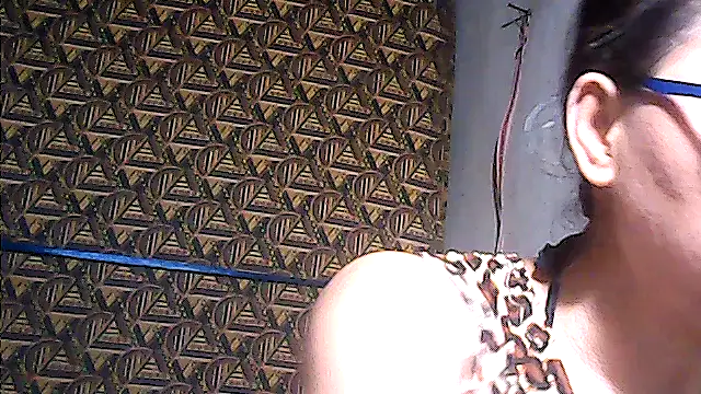 Snapshot of sweetsosie18 chatting on 07-09-26, 12:37 sweetsosie18 online show from 07-09-26, 12:37