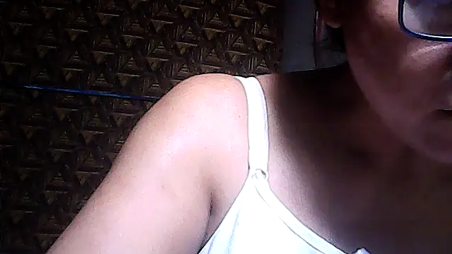 Snapshot of sweetsosie18 chatting on 07-12-26, 10:17 sweetsosie18 online show from 07-12-26, 10:17