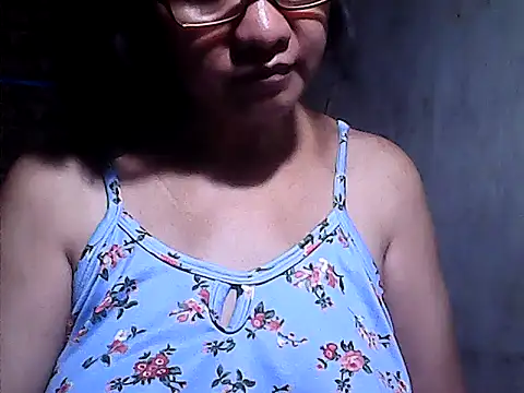 Snapshot of sweetsosie18 chatting on 07-17-26, 04:23 sweetsosie18 online show from 07-17-26, 04:23