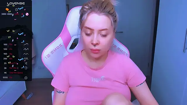 MonaLauu online show from 02-06-25, 02:22