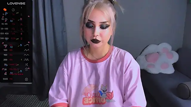 MonaLauu online show from 11-29-25, 08:23