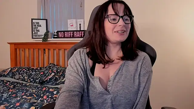 LucieWinters UK online show from 01-06-25, 03:40