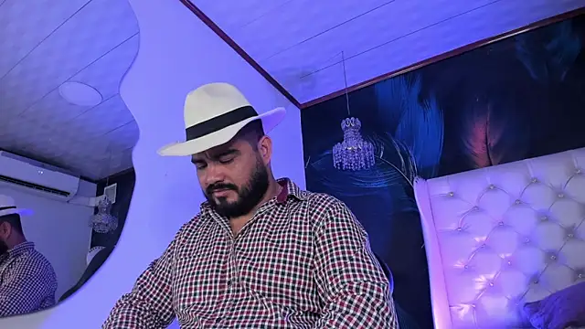 Snapshot of MichaelBear_ chatting on 12-28-24, 12:03 MichaelBear online show from 12-28-24, 12:03