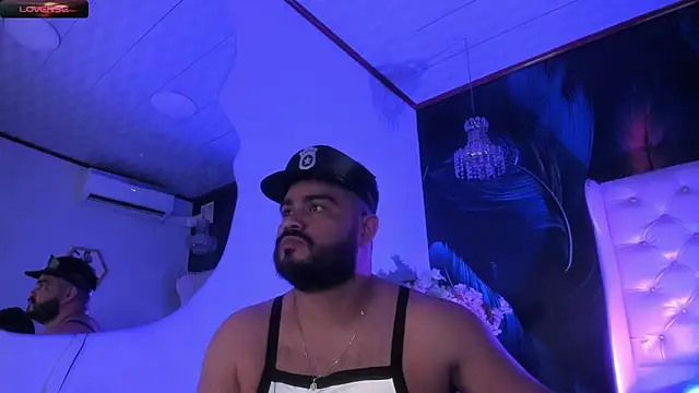 Snapshot of MichaelBear_ chatting on 01-04-25, 12:16 MichaelBear online show from 01-04-25, 12:16