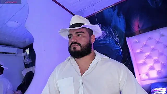 Snapshot of MichaelBear_ chatting on 01-23-25, 12:30 MichaelBear online show from 01-23-25, 12:30