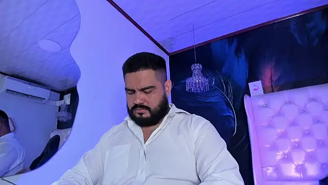 Snapshot of MichaelBear_ chatting on 02-01-25, 12:37 MichaelBear online show from 02-01-25, 12:37