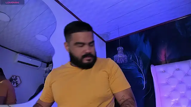 Snapshot of MichaelBear_ chatting on 02-02-25, 12:13 MichaelBear online show from 02-02-25, 12:13