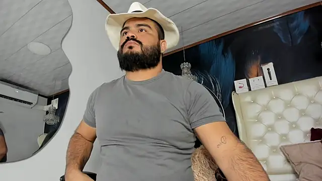 Snapshot of MichaelBear_ chatting on 02-07-25, 12:06 MichaelBear online show from 02-07-25, 12:06