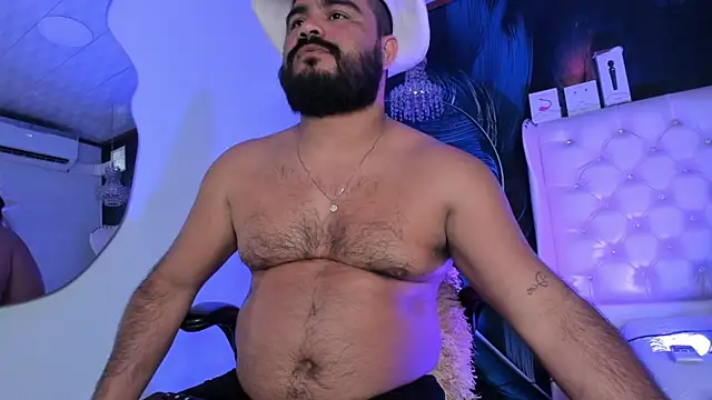 Snapshot of MichaelBear_ chatting on 02-07-25, 06:13 MichaelBear online show from 02-07-25, 06:13