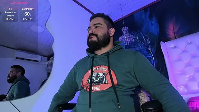 Snapshot of MichaelBear_ chatting on 02-11-25, 12:58 MichaelBear online show from 02-11-25, 12:58