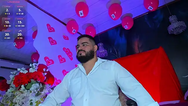 Snapshot of MichaelBear_ chatting on 02-15-25, 12:43 MichaelBear online show from 02-15-25, 12:43