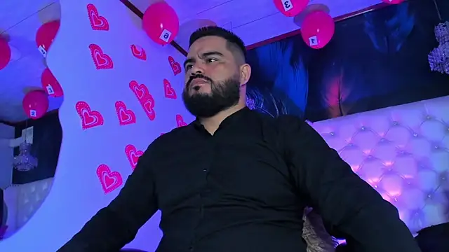 Snapshot of MichaelBear_ chatting on 02-16-25, 12:32 MichaelBear online show from 02-16-25, 12:32