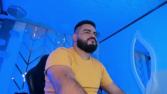 Snapshot of MichaelBear_ chatting on 02-25-25, 01:17 MichaelBear online show from 02-25-25, 01:17