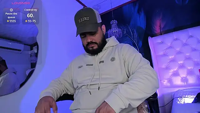 Snapshot of MichaelBear_ chatting on 03-04-25, 12:33 MichaelBear online show from 03-04-25, 12:33