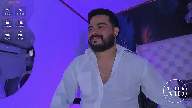 Snapshot of MichaelBear_ chatting on 09-12-25, 01:00 MichaelBear online show from 09-12-25, 01:00