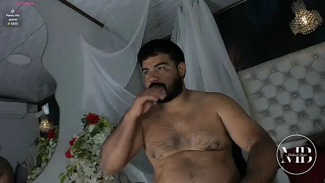 Snapshot of MichaelBear_ chatting on 09-15-25, 02:28 MichaelBear online show from 09-15-25, 02:28